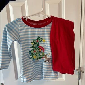 3-6 month grinch outfit worn once and washed in dreft